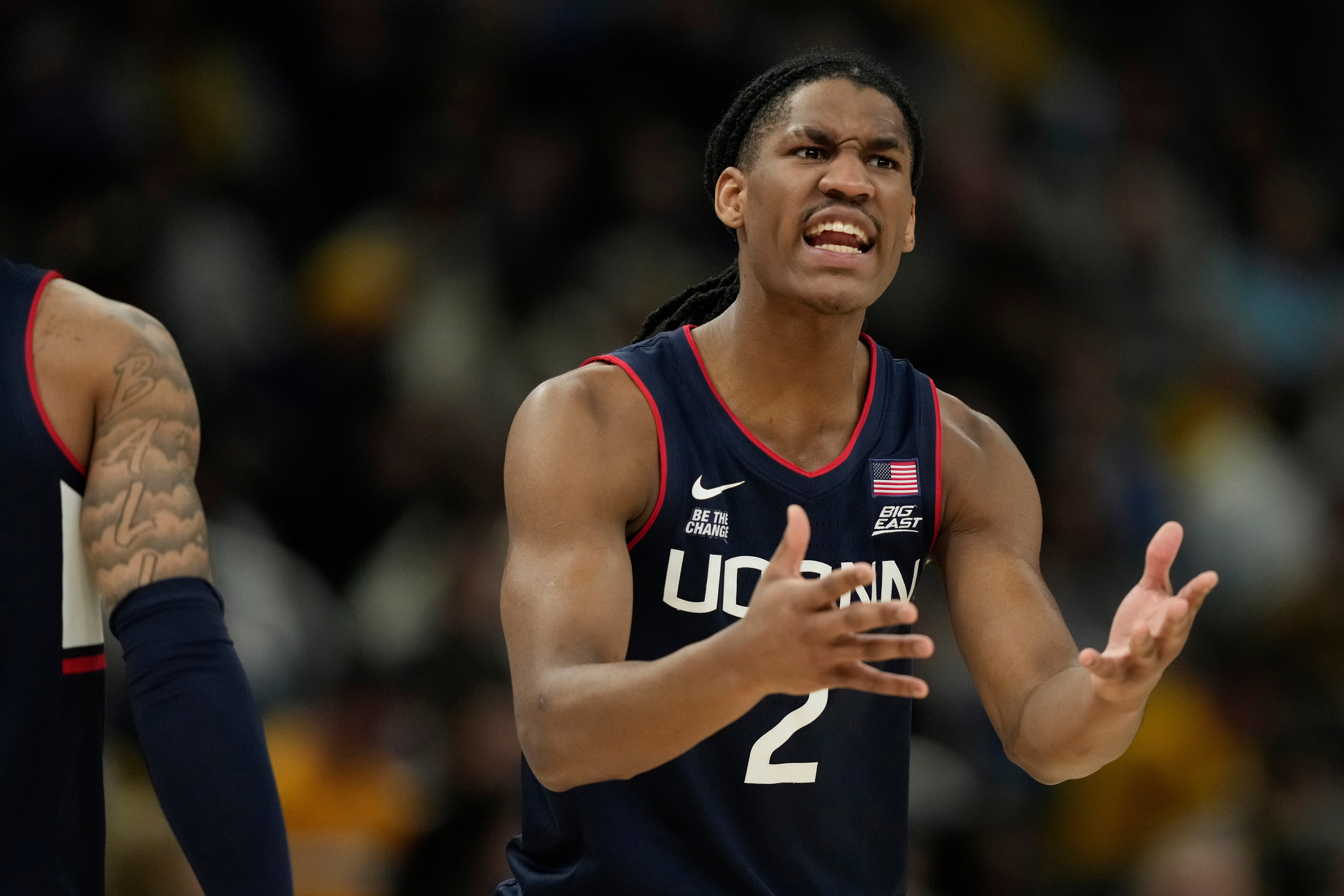 Hurley ejected in final second of Marquette's 68-62 win over No. 4 UConn