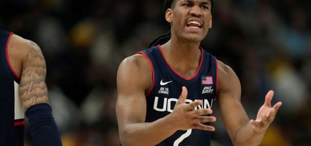 Hurley ejected in final second of Marquette's 68-62 win over No. 4 UConn