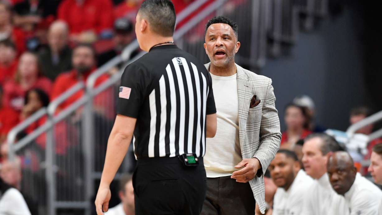 Georgia Tech head coach Damon Stoudamire, center right, argues a call with a game official, center left, during the second half of an NCAA college basketball game against Louisville in Louisville, Ky., Saturday, Feb. 21, 2026.