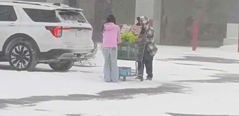 Have You Seen This? Youngster helps pull stuck shopping cart out of snow