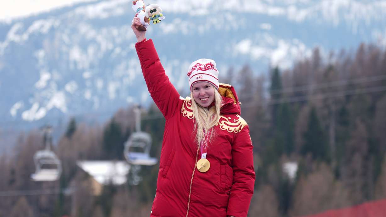 Varvara Voronchikhina, of Russia, smiles on the podium after winning the gold medal in the alpine skiing women's super-G standing at the 2026 Winter Paralympics, in Cortina d'Ampezzo, Italy, Monday, March 9, 2026.