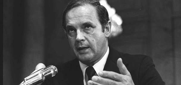 Alexander Butterfield, the Nixon aide who disclosed Watergate tapes, dies at 99