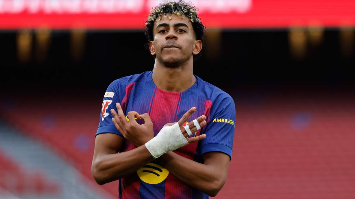 Barcelona's Lamine Yamal celebrates scoring his side's 2nd goal during the Spanish La Liga soccer match between Barcelona and Villareal in Barcelona, Spain, Saturday, Feb. 28, 2026.