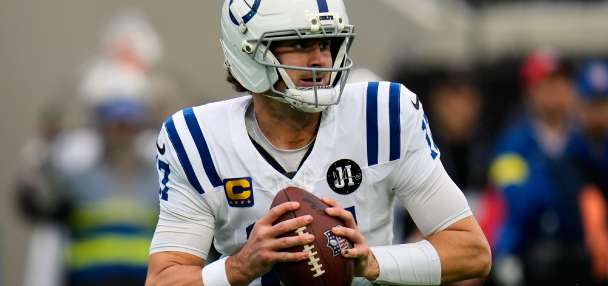 Colts, QB Daniel Jones agree to 2-year deal worth up to $100 million, AP source says