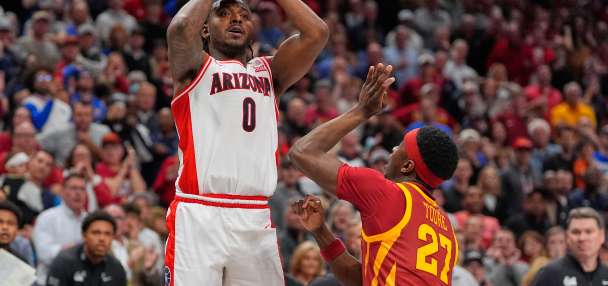 No. 2 Arizona's Jaden Bradley stuns No. 7 Iowa State with a buzzer-beater to reach Big 12 final