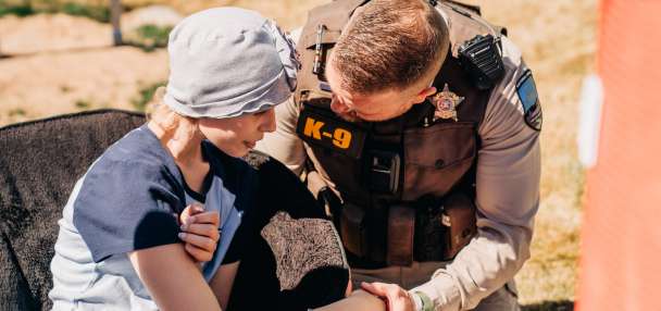 12-year-old fighting cancer gets puppy, plenty of police support at lemonade stand