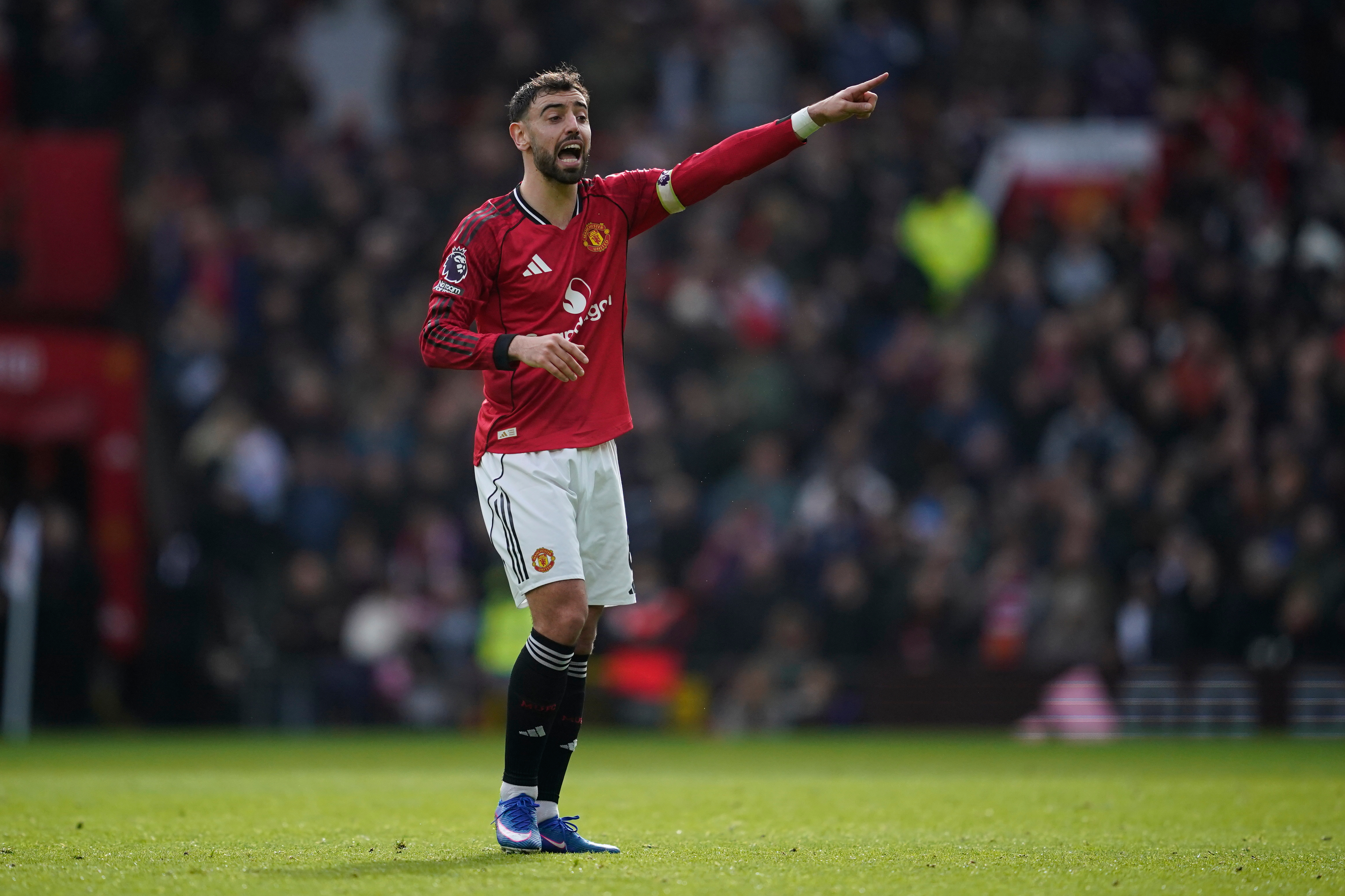 Bruno Fernandes closes in on Premier League assists record as Man United beats Aston Villa 3-1