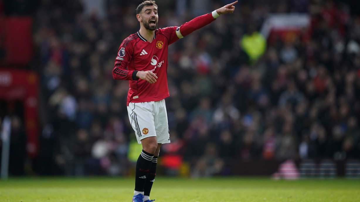 Manchester United's Bruno Fernandes reacts during the Premiier League soccer match between Manchester United and Aston Villa in Manchester, England, Sunday, March 15, 2026.