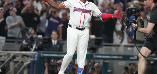 Junior Caminero hits Dominican Republic's record 15th home run of World Baseball Classic