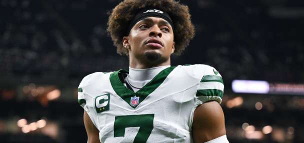 Jets agree to trade quarterback Justin Fields to Chiefs to serve as Mahomes' backup, AP source says