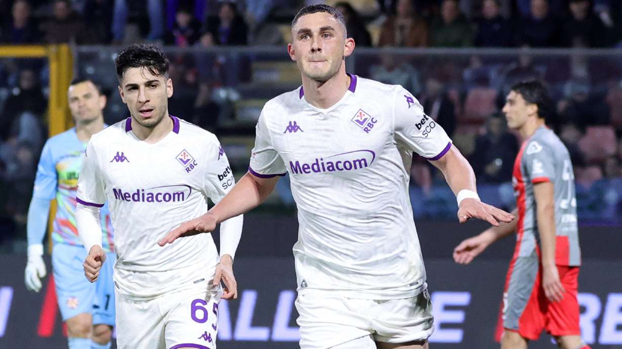Fiorentina's Roberto Piccoli celebrates scoring during the Serie A soccer match between Cremonese and Fiorentina in Cremona, Italy, Monday March 16, 2026.