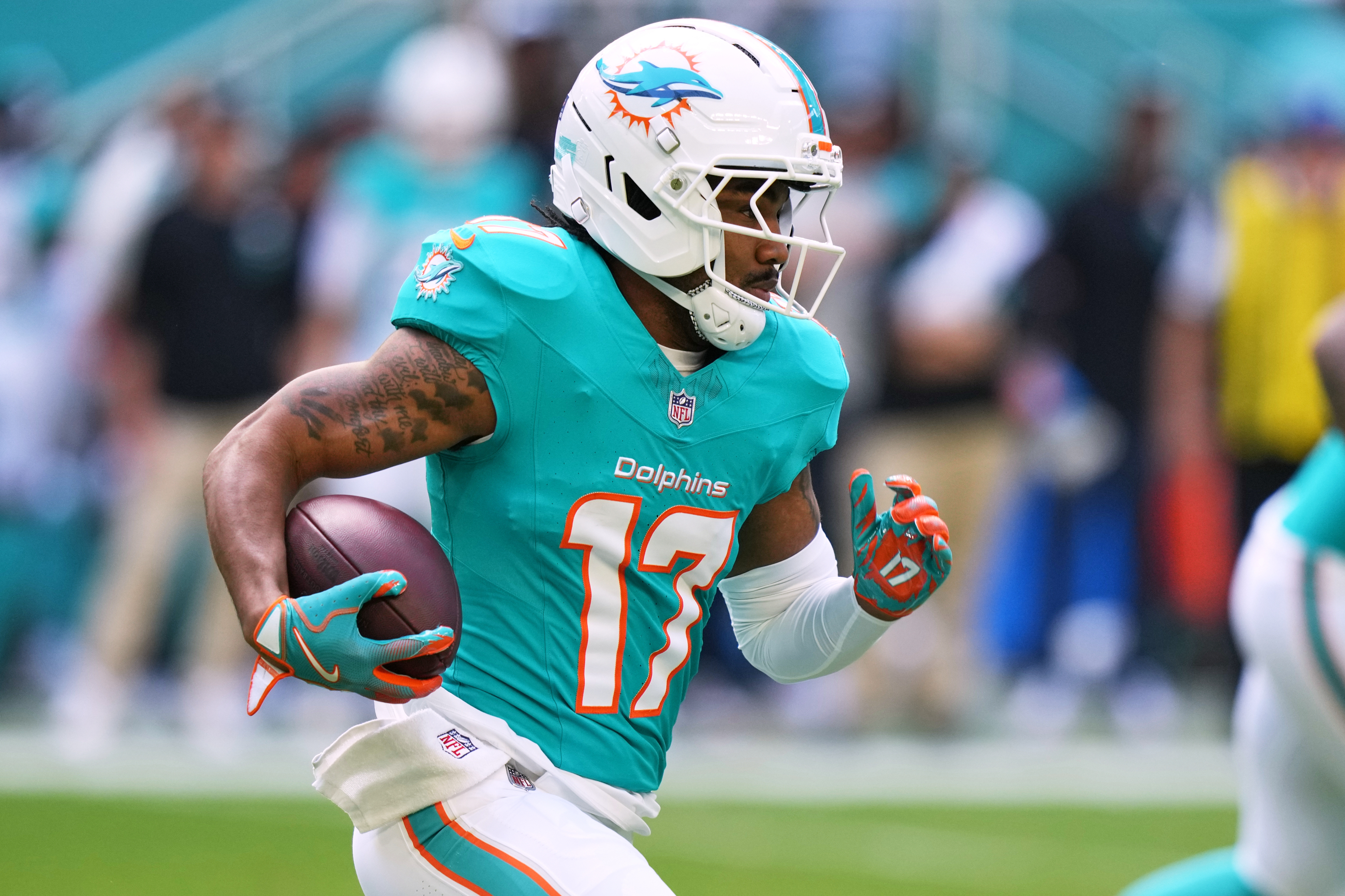 Broncos get star wide receiver Jaylen Waddle from Dolphins in a blockbuster trade, AP sources say