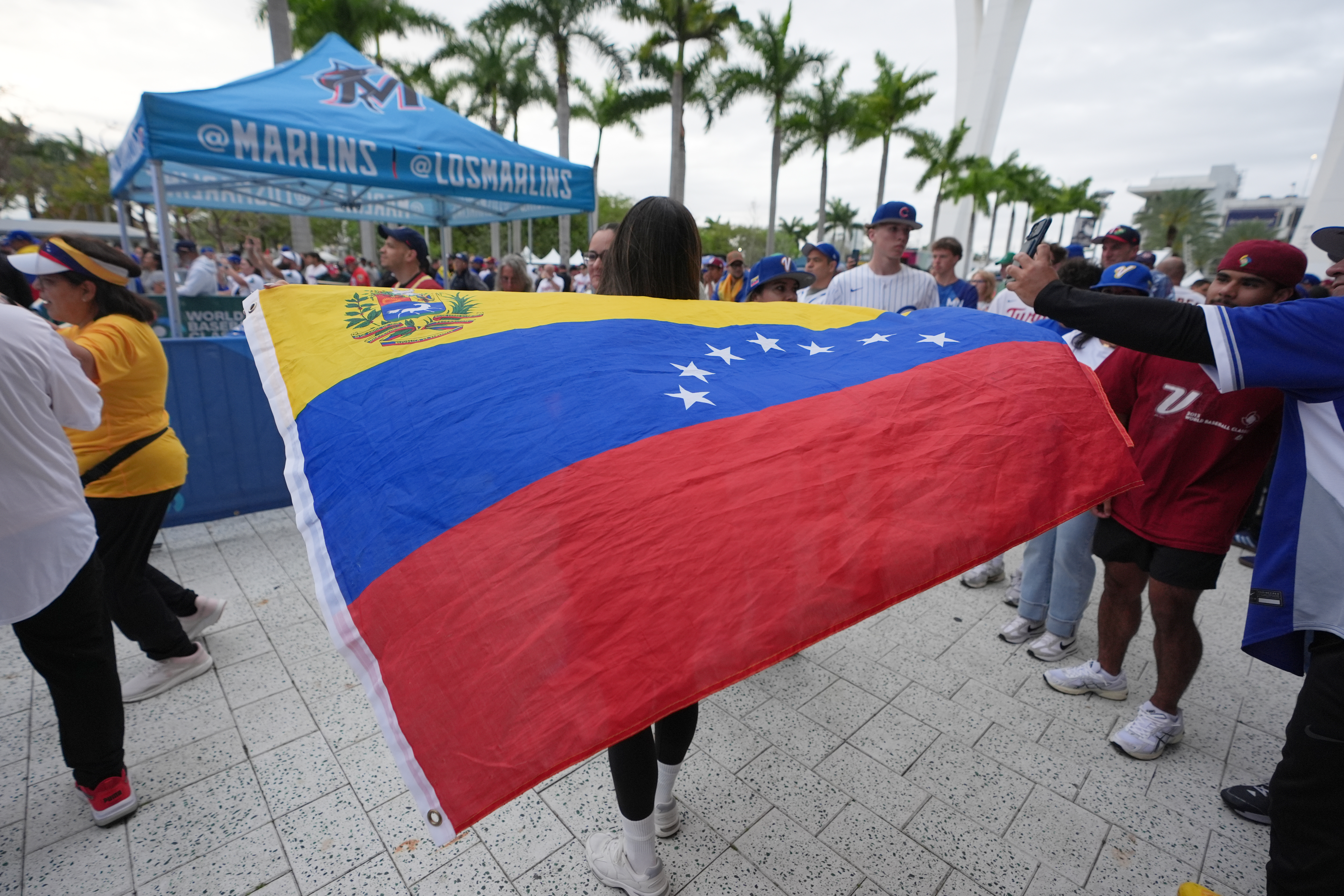 In Miami for the WBC final, both Venezuelan and US fans have something to celebrate