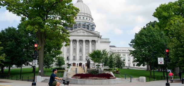 Wisconsin lawmakers take a shot at joining the ranks of states allowing online sports betting