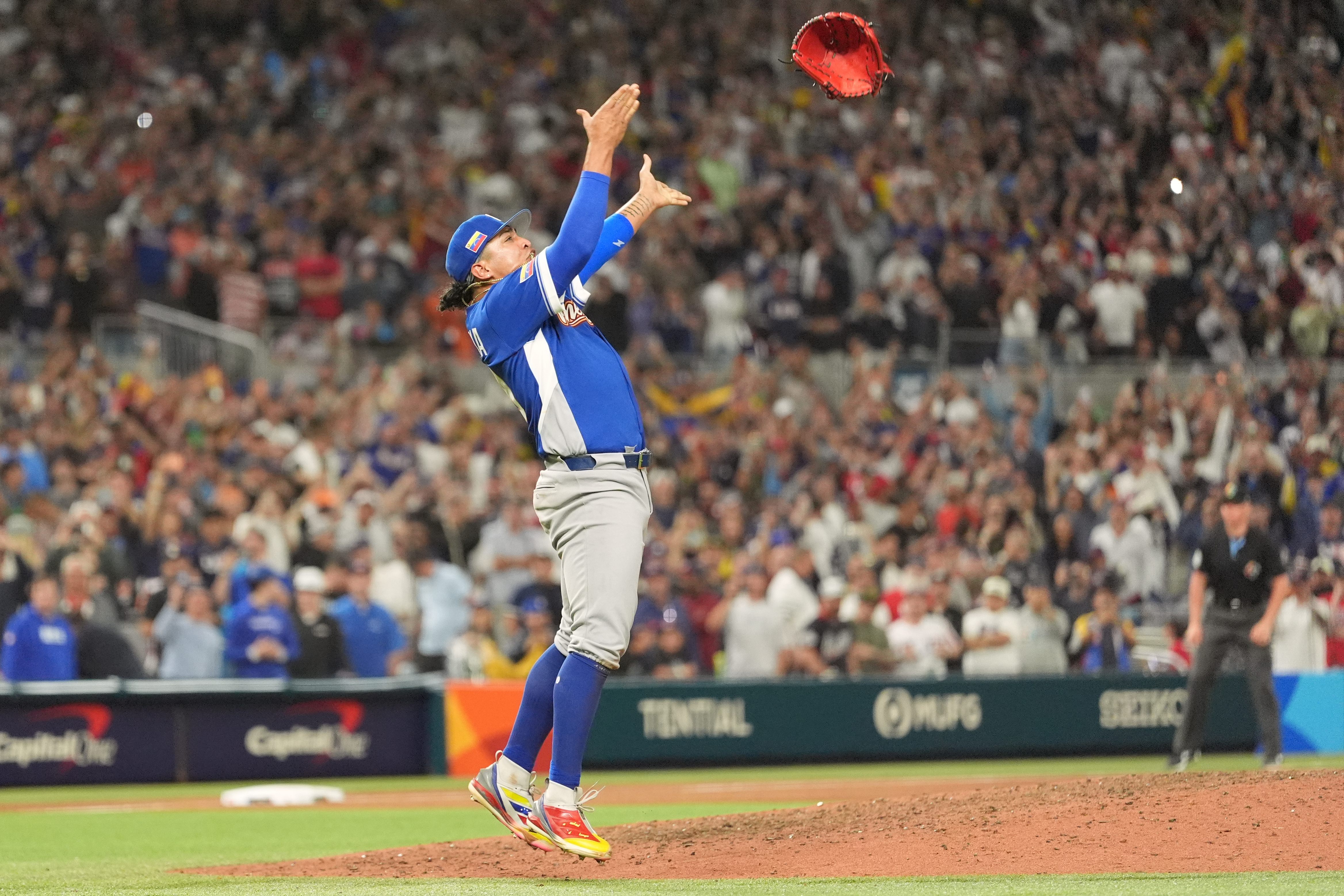 MLB teams pressure WBC managers to be careful with pitchers. Venezuela pushed back