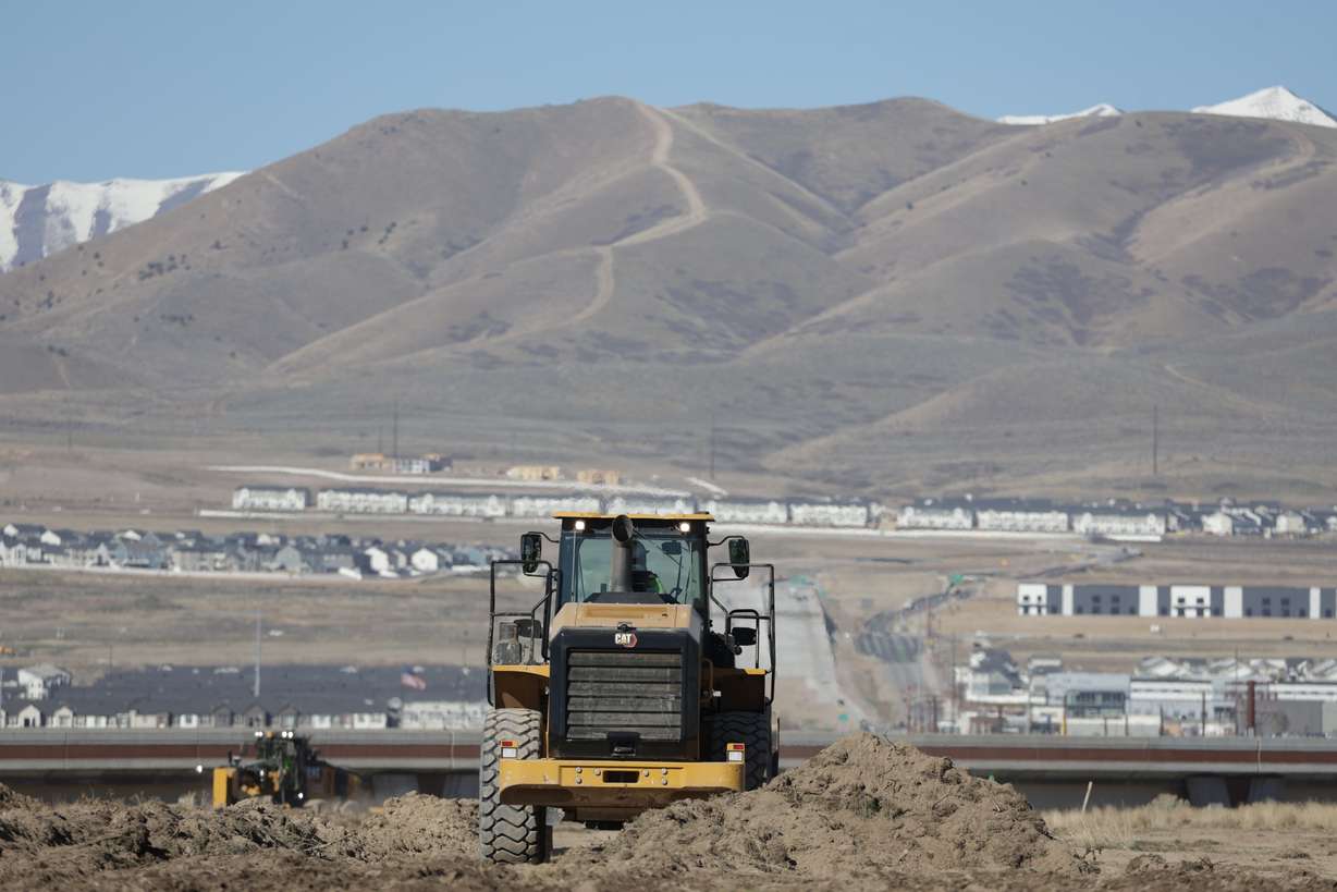 Construction workers begin working on the 2100 North freeway after Utah Department of Transportation officials broke ground for the project in Lehi on Wednesday.