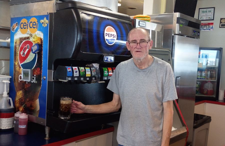 Longtime Rupe’s Burgers day manager Leo Wallace fills a frosty mug of Pepsi just days before retiring. An open house will be held in his honor at Rupe’s on Thursday from 11 a.m. to 3 p.m.