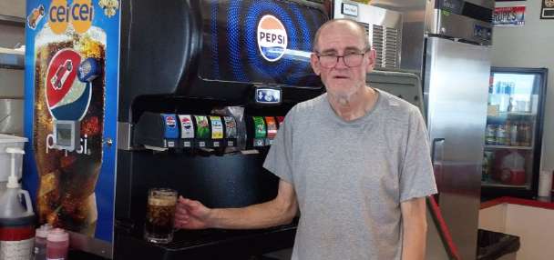 After 35 years, Idaho's Rupe's Burgers manager Leo Wallace retires