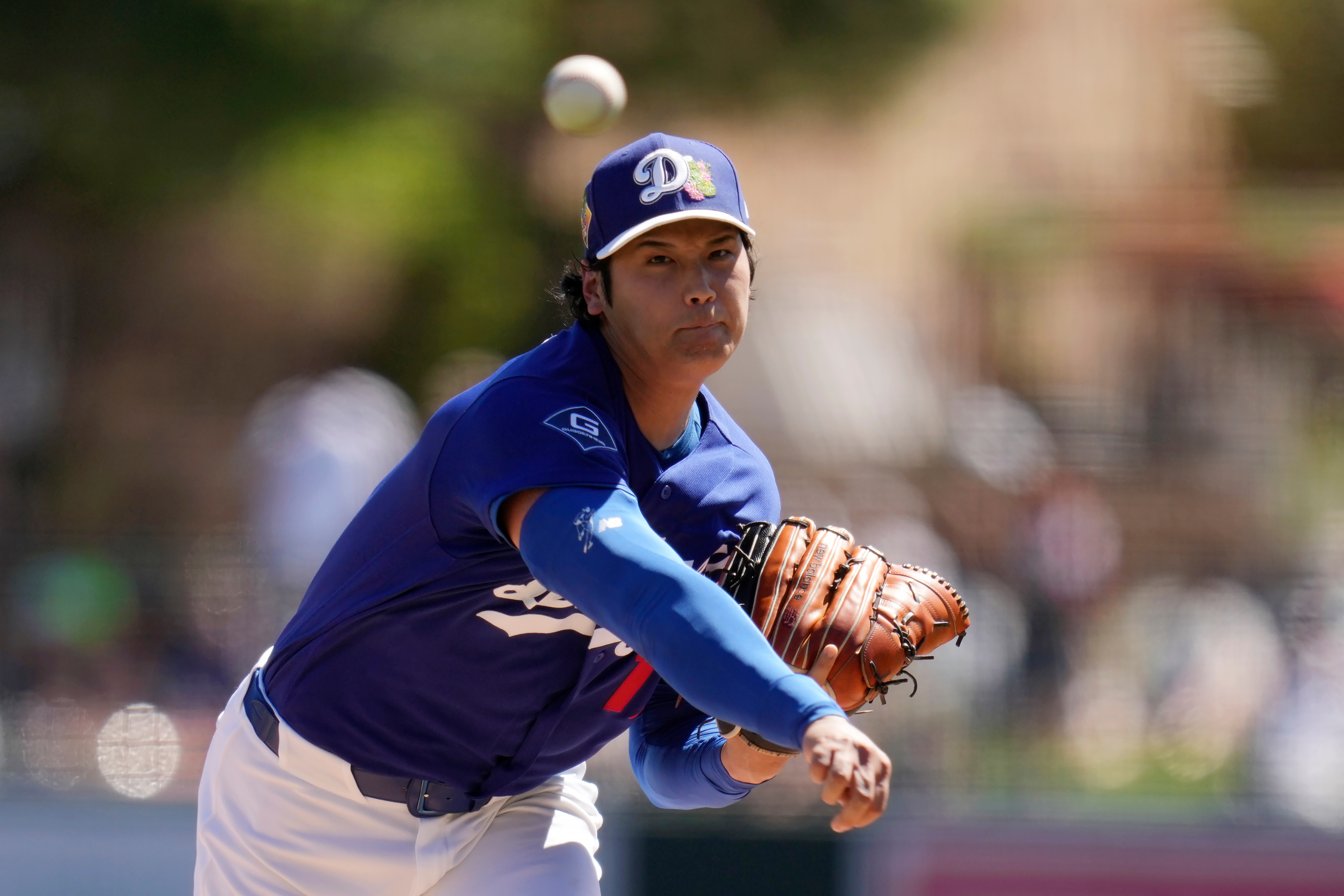 Shohei Ohtani throws 4 1/3 scoreless innings in spring debut on mound for the Los Angeles Dodgers