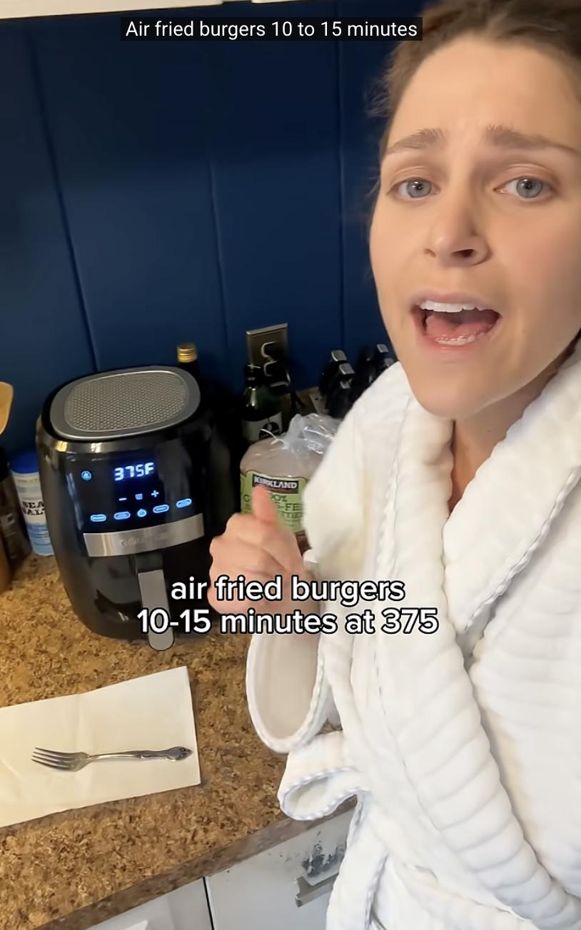 Have You Seen This? Jingle teaches you how to air fry a burger