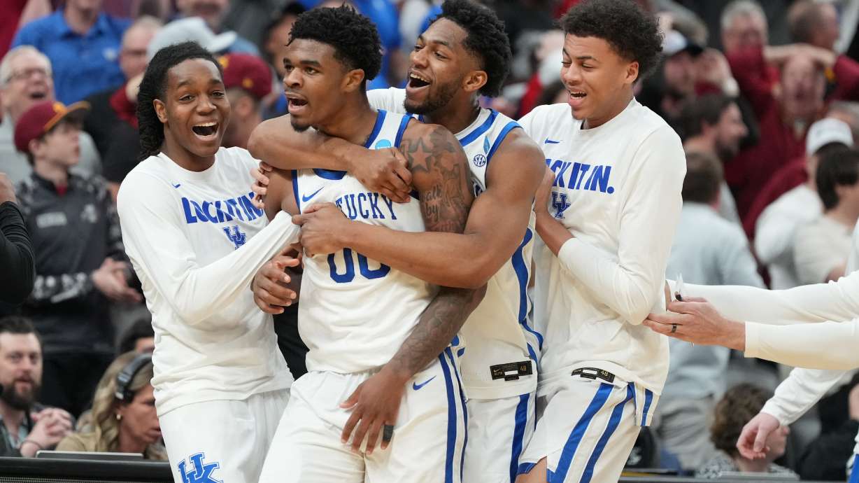 Kentucky's Otega Oweh (00) is congratulated by teammates after sinking a basket at the end of regulation to send the game into overtime in the first round of the NCAA college basketball tournament against Santa Clara, Friday, March 20, 2026, in St. Louis.