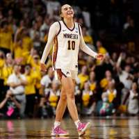 Minnesota sidesteps a major March Madness upset by surging past No. 13 seed Green Bay 75-58 at home