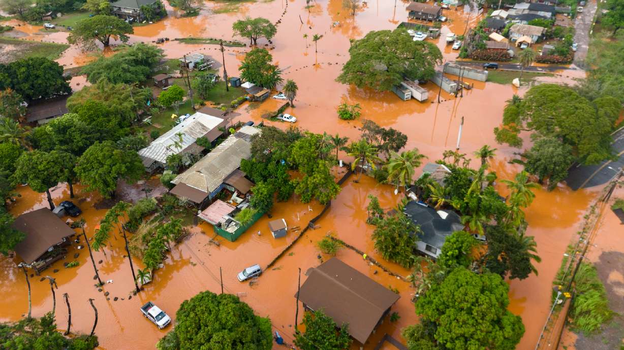 Fooding covers a residential neighborhood in Waialua, Hawaii, Friday.