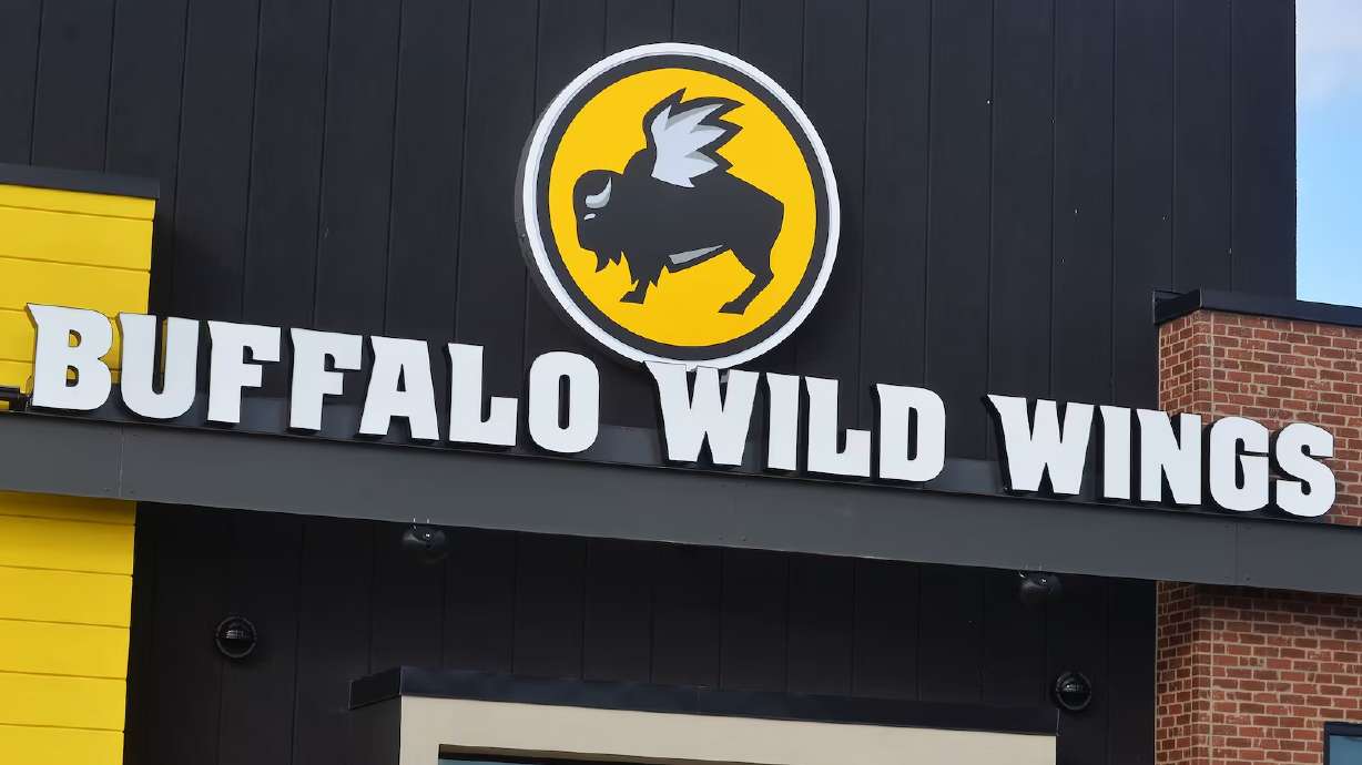 From wing bundles at Buffalo Wild Wings to sweet savings at Krispy Kreme, these are the best food deals for a March Madness pick-me-up