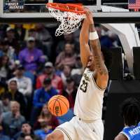 Lendeborg scores 25, and Midwest's top-seeded Michigan rolls to a 95-72 win over Saint Louis