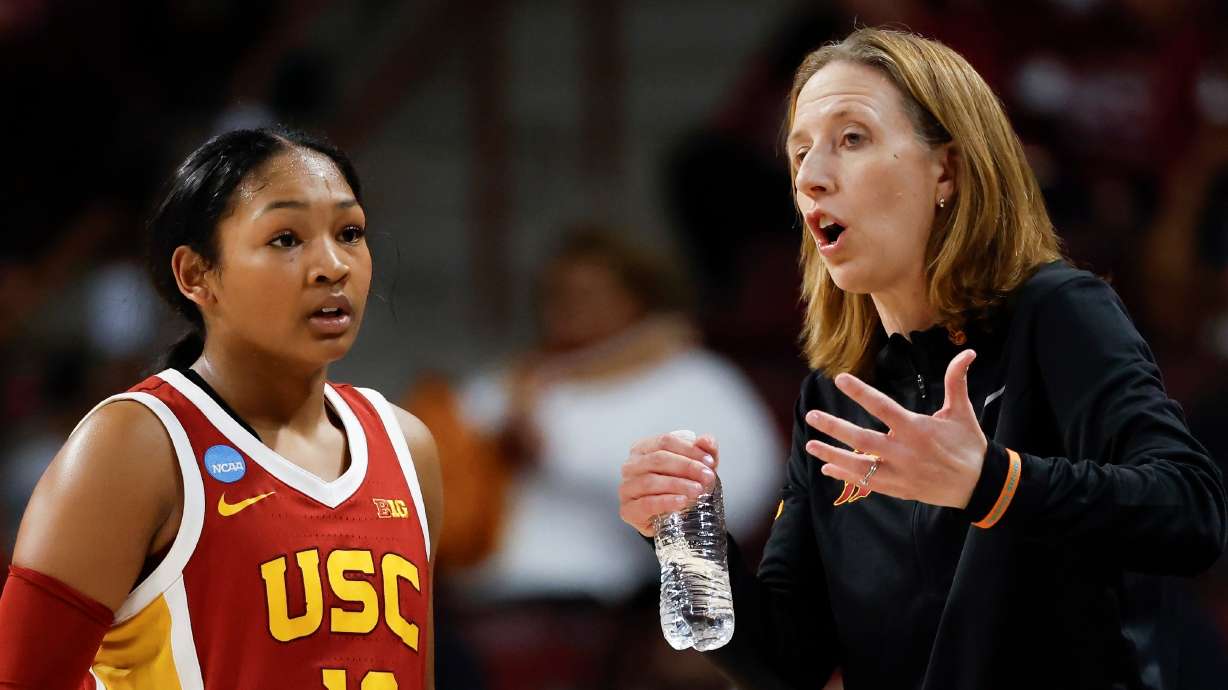 Southern California head coach Lindsay Gottlieb, right, talks to guard Malia Samuels (10) during the second half against Clemson in the first round of the NCAA college basketball tournament, Saturday, March 21, 2026, in Columbia, S.C.