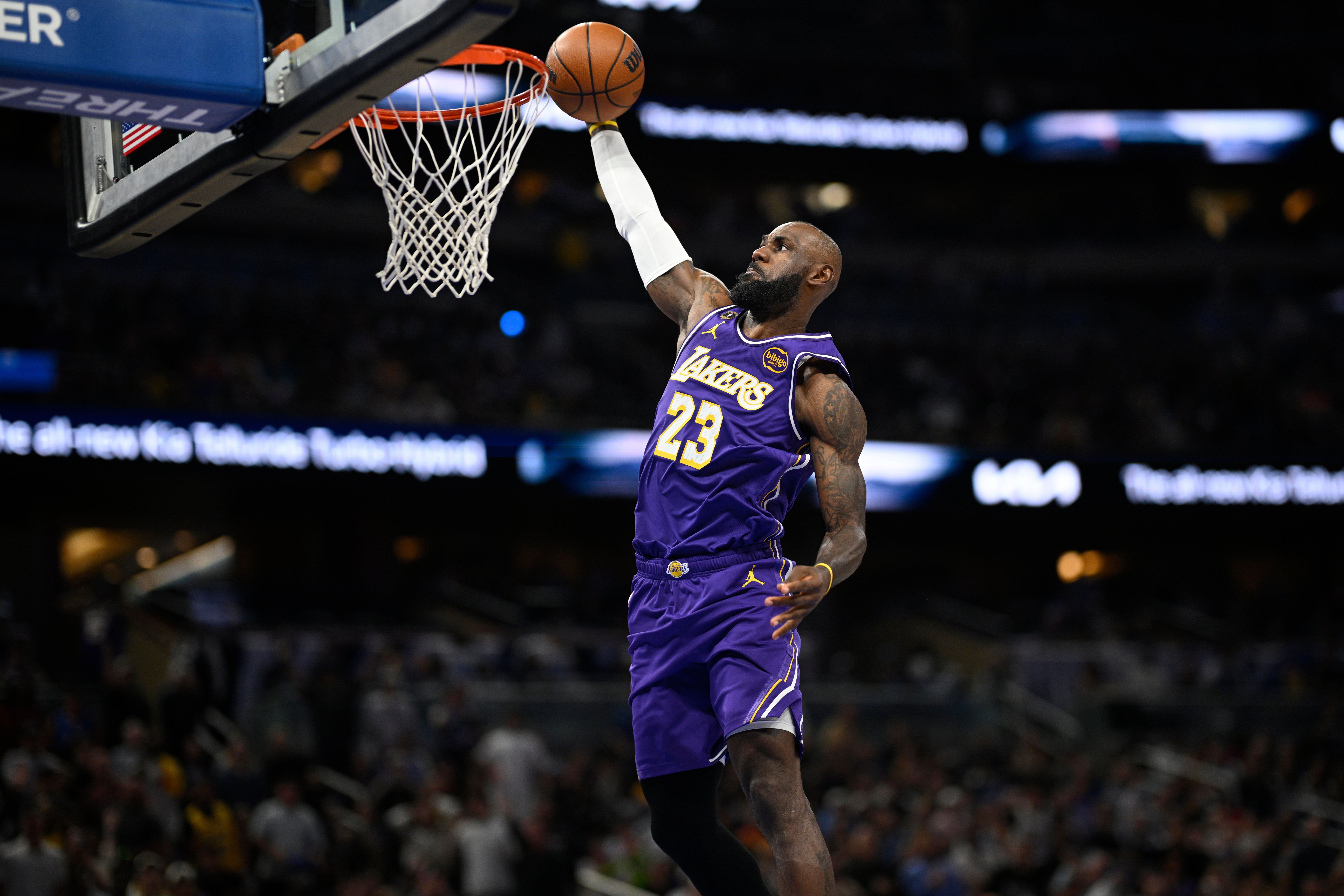 LeBron James breaks NBA mark for games played, Luke Kennard makes winning 3 in Lakers' win vs. Magic