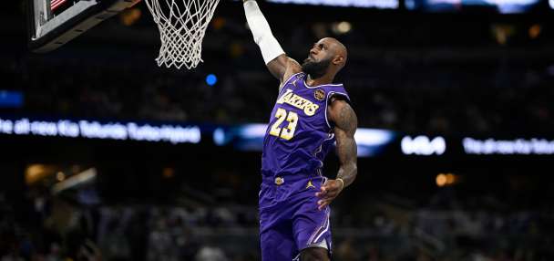 LeBron James breaks NBA mark for games played, Luke Kennard makes winning 3 in Lakers' win vs. Magic