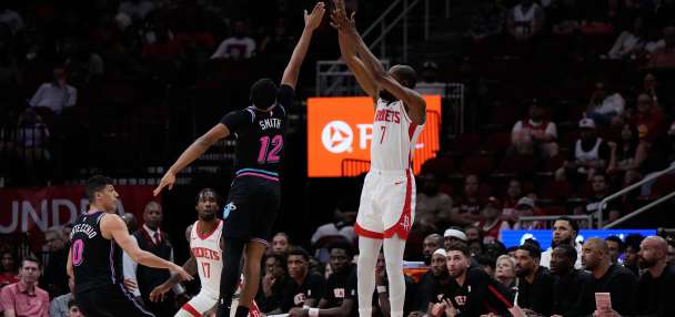 Durant passes Jordan, then Thompson tips in the winner in Rockets' 123-122 victory over Heat