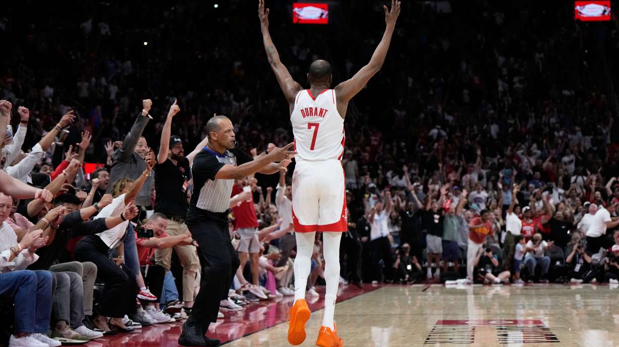 Houston Rockets forward Kevin Durant (7) reacts after winning against the Miami Heat in an NBA basketball game in Houston, Saturday, March 21, 2026.