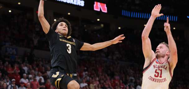 Nearly the greatest buzzer-beater ever? Half-court heave from Vanderbilt's Tyler Tanner rims out