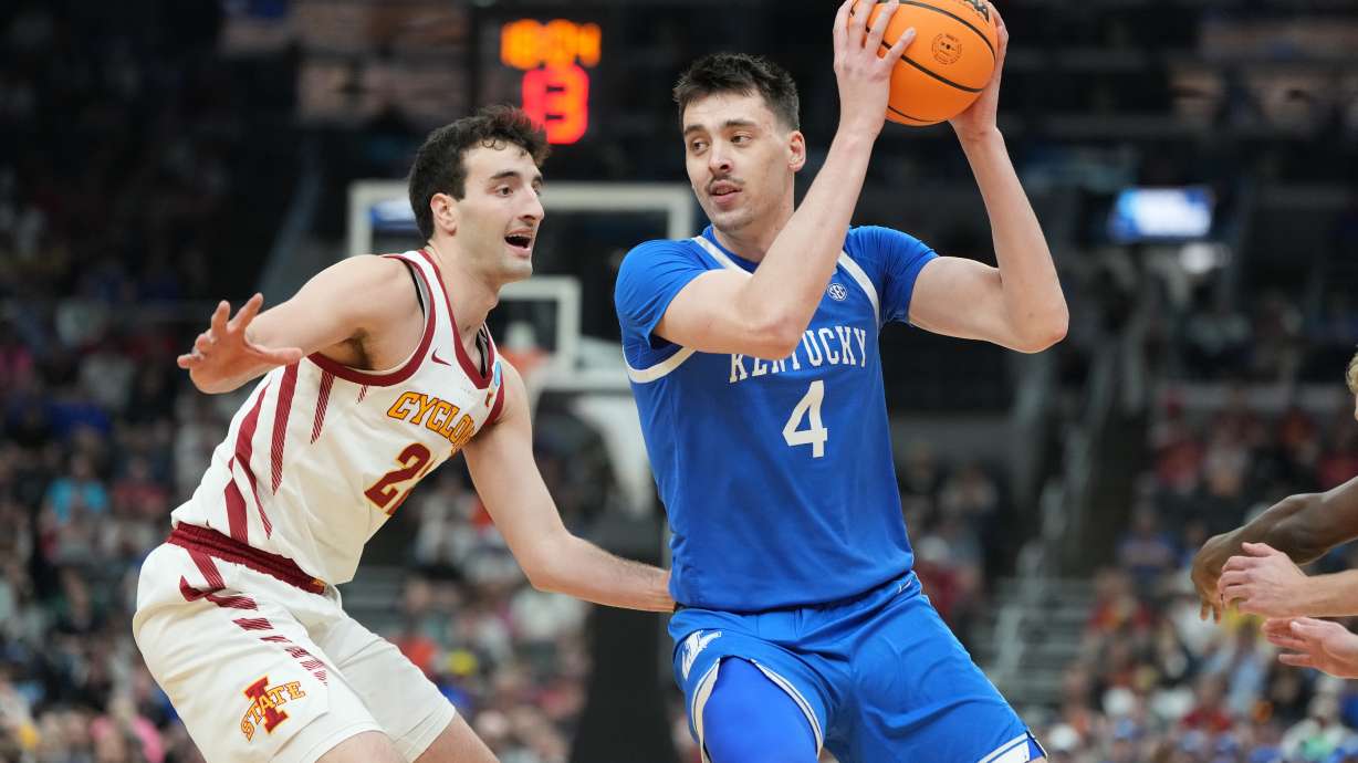 Kentucky's Andrija Jelavic (4) looks to pass as Iowa State's Milan Momcilovic defends during the first half in the second round of the NCAA college basketball tournament, Sunday, March 22, 2026, in St. Louis.