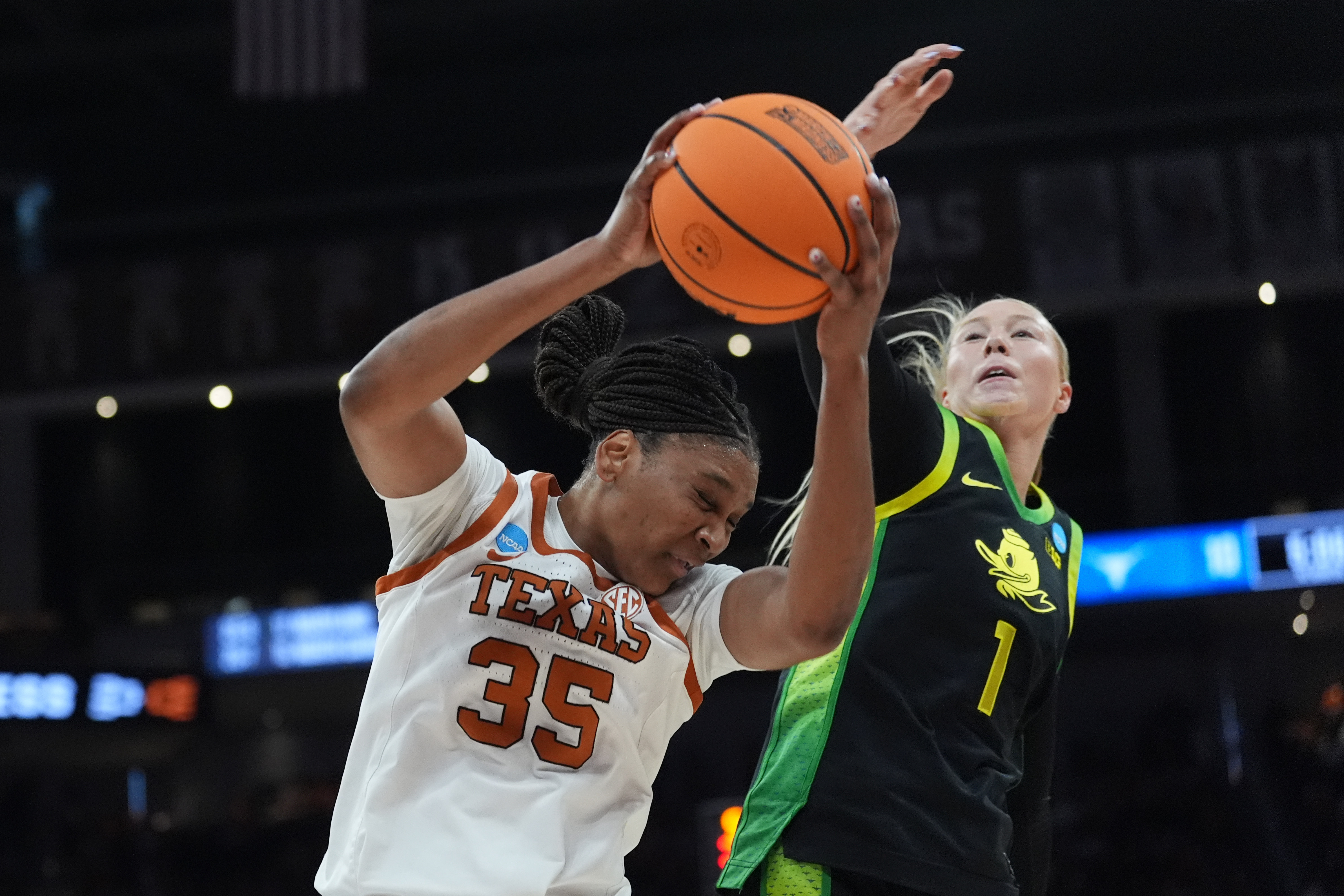 Booker's March Madness moment is career high 40 as No. 1 Texas rolls over Oregon 100-58 to Sweet 16
