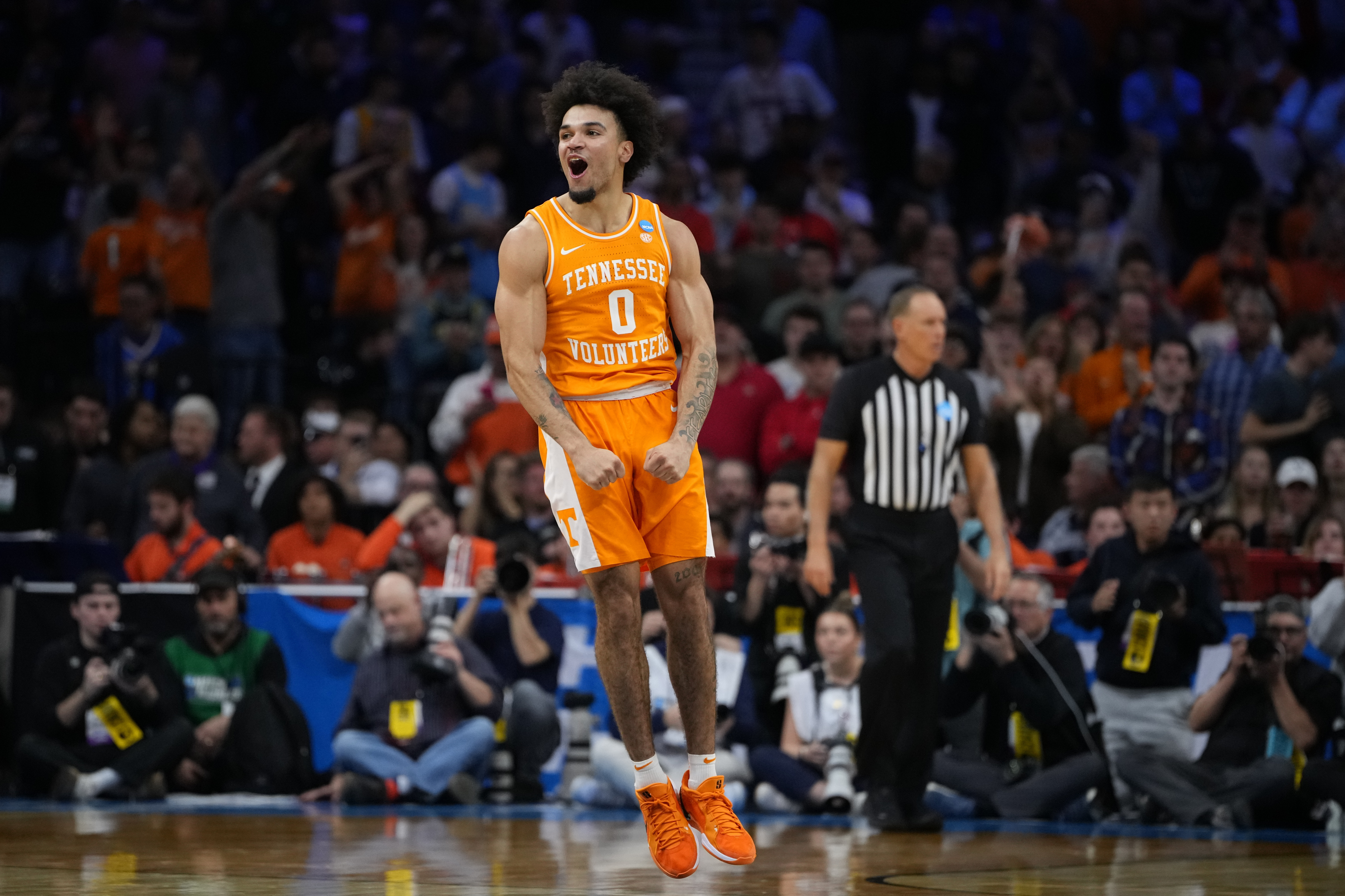 Tennessee reaches its 4th straight Sweet 16, beating Virginia 79-72 in March Madness