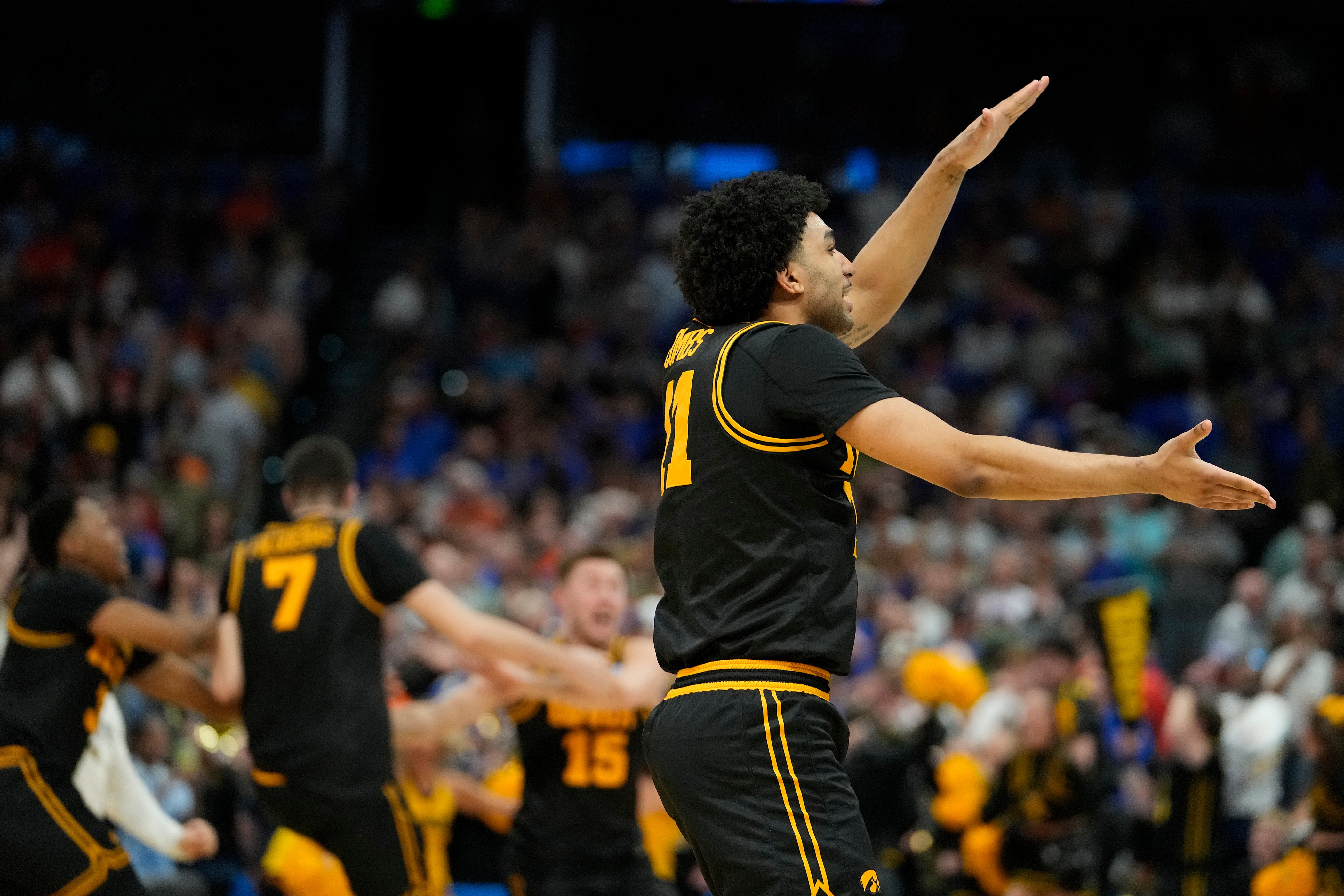 Iowa beats No. 1 seed and defending champ Florida in March Madness on Folgueiras' 3 in final seconds