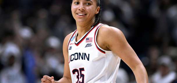 Fudd's 34 points, 8 3-pointers powers UConn past Syracuse and into Sweet 16 for 32nd straight time