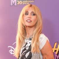 Now a true pop star, Miley Cyrus returns to 'Hannah Montana' roots to fete anniversary special