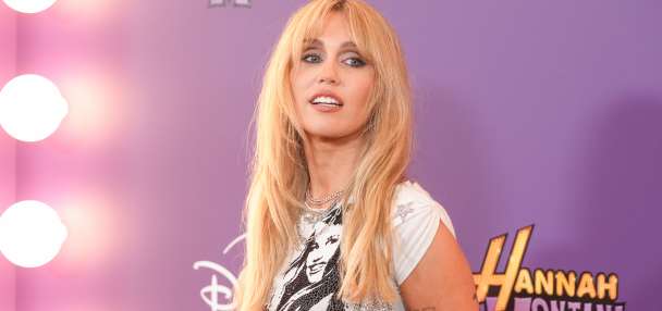 Now a true pop star, Miley Cyrus returns to 'Hannah Montana' roots to fete anniversary special