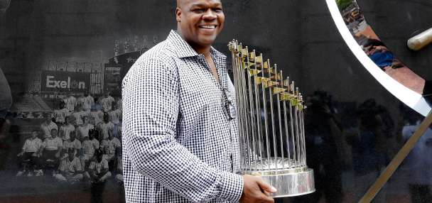 Hall of Famer Frank Thomas files lawsuit seeking damages against White Sox, Fanatics, Nike