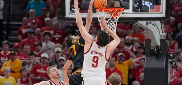 Nebraska's Fred Hoiberg takes blame for having 4 players on floor, leading to critical Iowa bucket