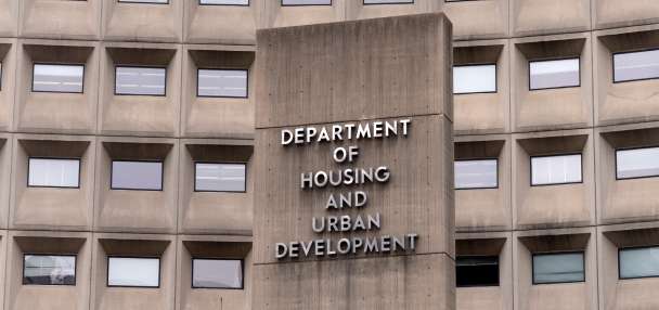 Top Business & Tech story anchor