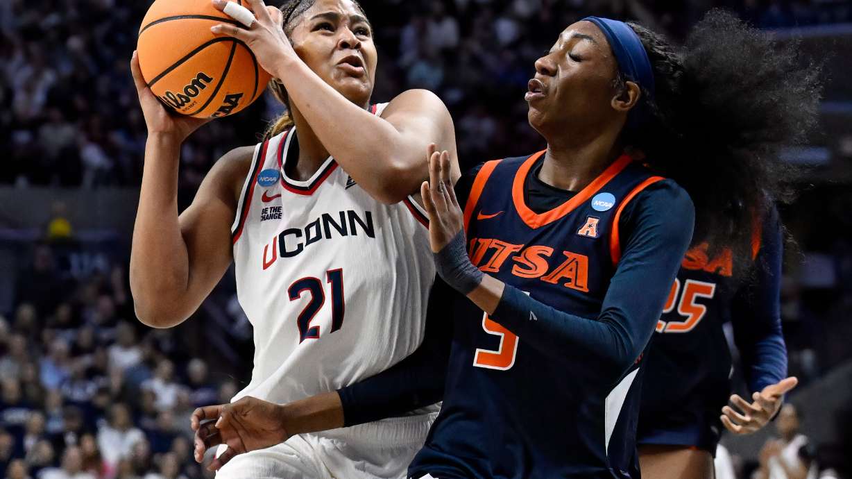 UConn forward Sarah Strong (21) is guarded by UTSA guard Mia Hammonds (5) during the first half in the first round of the NCAA college basketball tournament, Saturday, March 21, 2026, in Storrs, Conn.