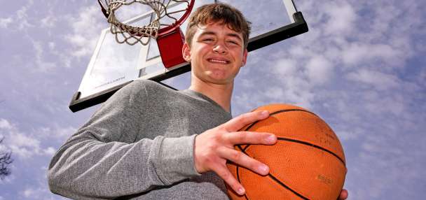 Eighth-grader's perfect women's NCAA bracket lasts until Sweet 16 before finally missing a game