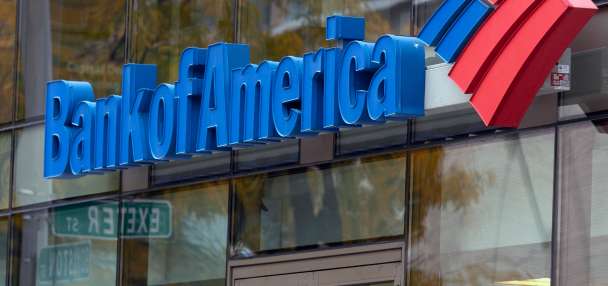 French police thwart a suspected bombing outside a Bank of America building in Paris