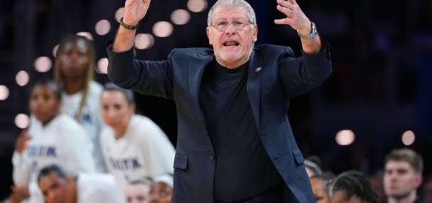 Geno Auriemma takes aim at the NCAA over the women's double-regional format in March Madness