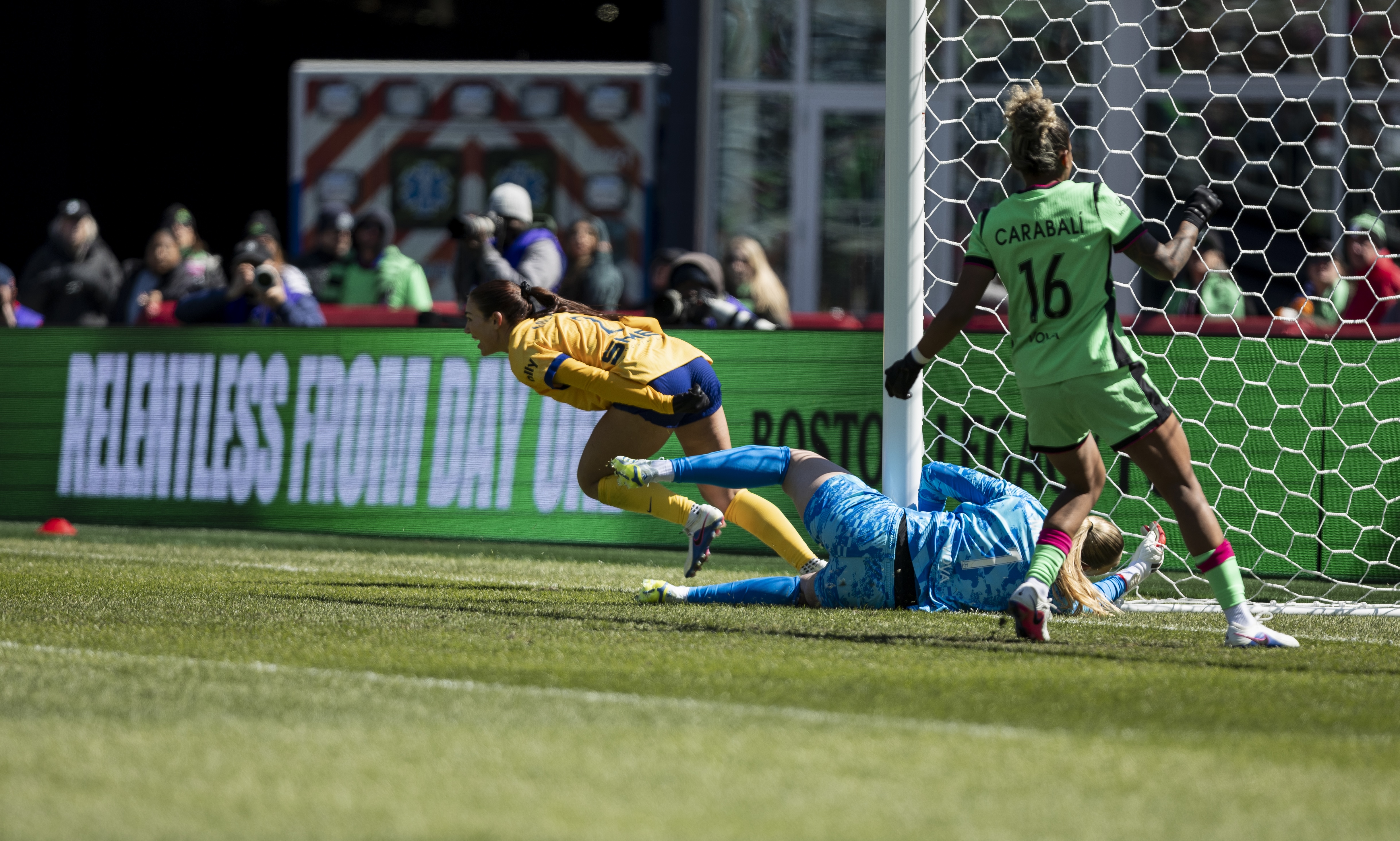 Utah Royals cap 'exhausting' 3-match week with 1st win, 2-1 over Boston Legacy